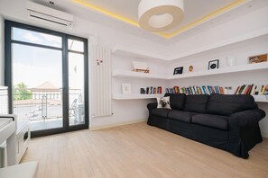 Leilighet – superior | Oppholdsrom | Flatskjerm-TV