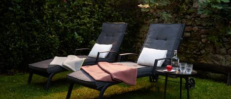 Deluxe Double Room, 1 King Bed, Garden View | Terrace/patio