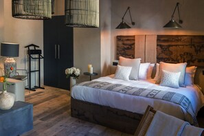 Junior-sviitti, 1 suuri parisänky ja vuodesohva, näköala puutarhaan | Allergiatestatut vuodevaatteet, tallelokero huoneessa