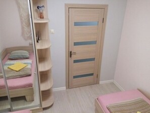 Appartement, 2 slaapkamers | 2 slaapkamers, een strijkplank/strijkijzer, gratis wifi, beddengoed