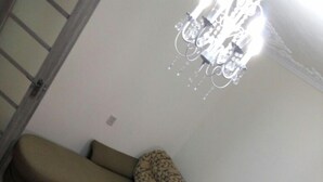 Leilighet, 2 soverom | Oppholdsrom | TV
