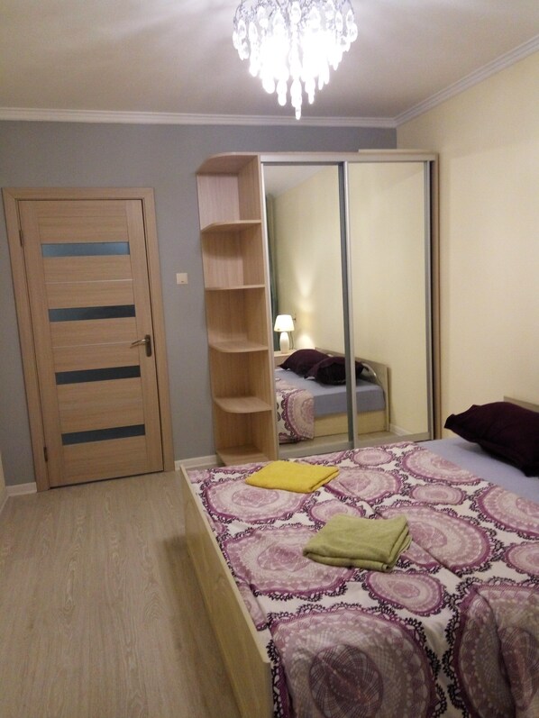 Room - Apartment on Generala Petrova 14 (Mukachevo)