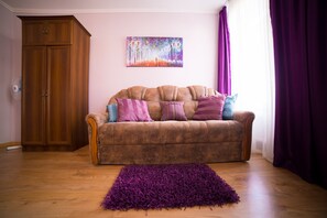 Appartement, 1 chambre | Aire de séjour | Téléviseur