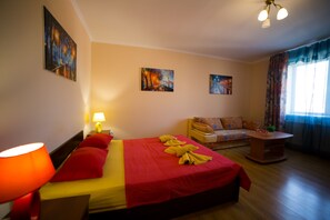 Apartment, 1 Bedroom | 1 bilik tidur, meja, seterika/papan seterika, Wi-fi percuma 