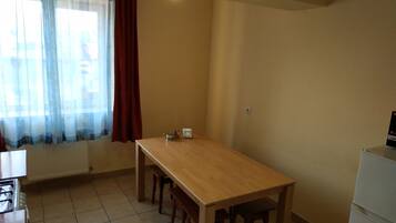 Apartment, 2 Bedrooms | Private kitchenette | Fridge, oven, stovetop, cookware/dishes/utensils