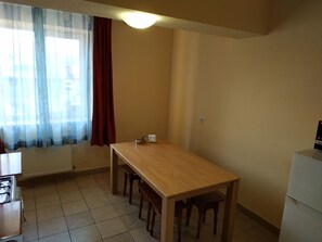 Apartment, 2 Bedrooms | Private kitchenette | Fridge, oven, stovetop, cookware/dishes/utensils