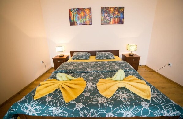 Apartment, Balcony | 1 bedroom, desk, soundproofing, iron/ironing board