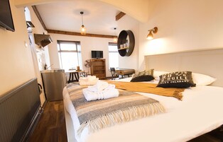 Estúdio, 1 cama King e sofá-cama | Individualmente decorados, individualmente mobiliados