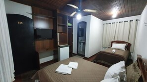 Fer et planche à repasser, Wi-Fi gratuit, draps fournis