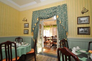 Free daily cooked-to-order breakfast - Edderton Hall Country House (Welshpool)