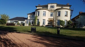 Front of property - Edderton Hall Country House (Welshpool)