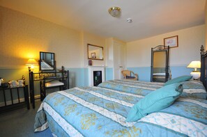 Standard Twin Room, Garden View | Desk, iron/ironing board, free WiFi, bed sheets - Edderton Hall Country House (Welshpool)
