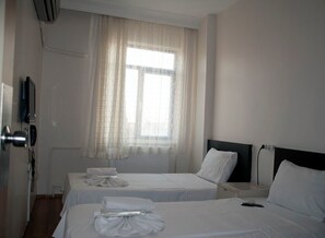 Egyptian cotton sheets, premium bedding, minibar, in-room safe - Golden Sky Hotel (Istanbul)