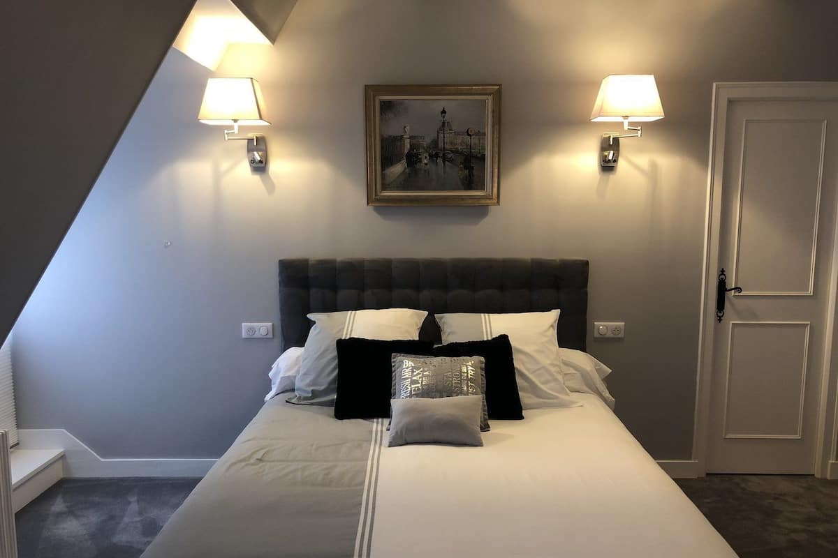 家庭套房 (Paris) | 義大利 Frette 床單、高級寢具、羽絨被、筆電工作空間