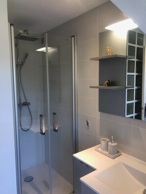 Familien-Suite (Paris) | Badezimmer