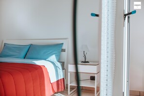 Bureau, rideaux occultants, chambres insonorisées