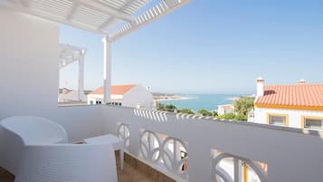 Habitación doble Deluxe, balcón, vista al mar | Balcón