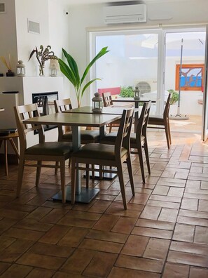 Breakfast area