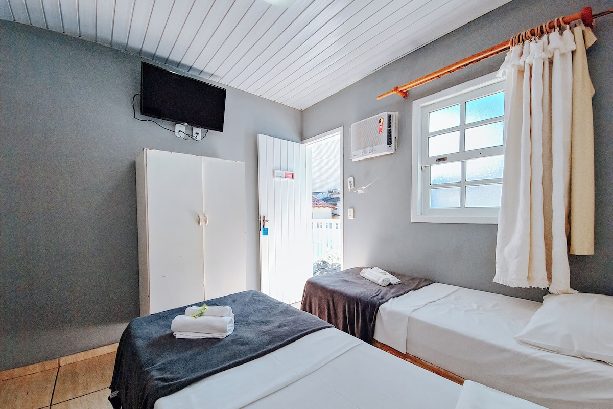 Kamar Standar, 2 Tempat Tidur Twin | Minibar, brankas, Wi-Fi gratis, dan seprai linen