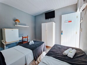 Standard Room, 2 Single Beds | Minibar, in-room safe, free WiFi, bed sheets - Suítes Água Marinha (Cabo Frio)