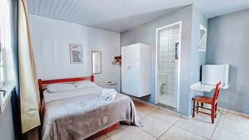 Family Quadruple Room | Minibar, in-room safe, free WiFi, bed sheets