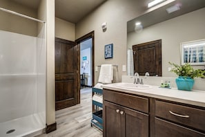 Condo | Bathroom - Sandcreek Retreat (Sandpoint)