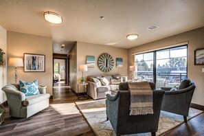 Una televisión de pantalla plana