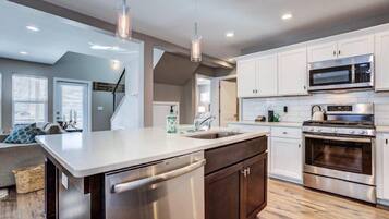 Stovetop, dishwasher, cookware/dishes/utensils