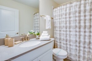 Villa | Bathroom - Stunning 6 Bedroom Pool Villa at Champions Gate (Davenport)