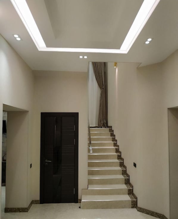 숙박 시설 입구