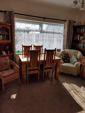 Flat-screen TV - Cameron Court B&B (Bridlington)