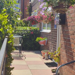 Property grounds - Cameron Court B&B (Bridlington)