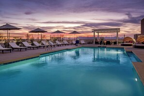 Outdoor pool - Marriott Phoenix Chandler (Chandler)