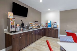 Free daily continental breakfast  - Econo Lodge Houston Northwest - Cypress (Houston)