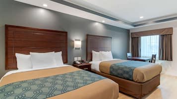 Habitación estándar, 2 camas Queen size, para no fumadores | Tabla de planchar con plancha y wifi gratis