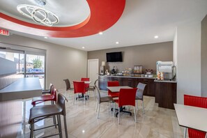 فطور أوروبي مجانًا يوميًا