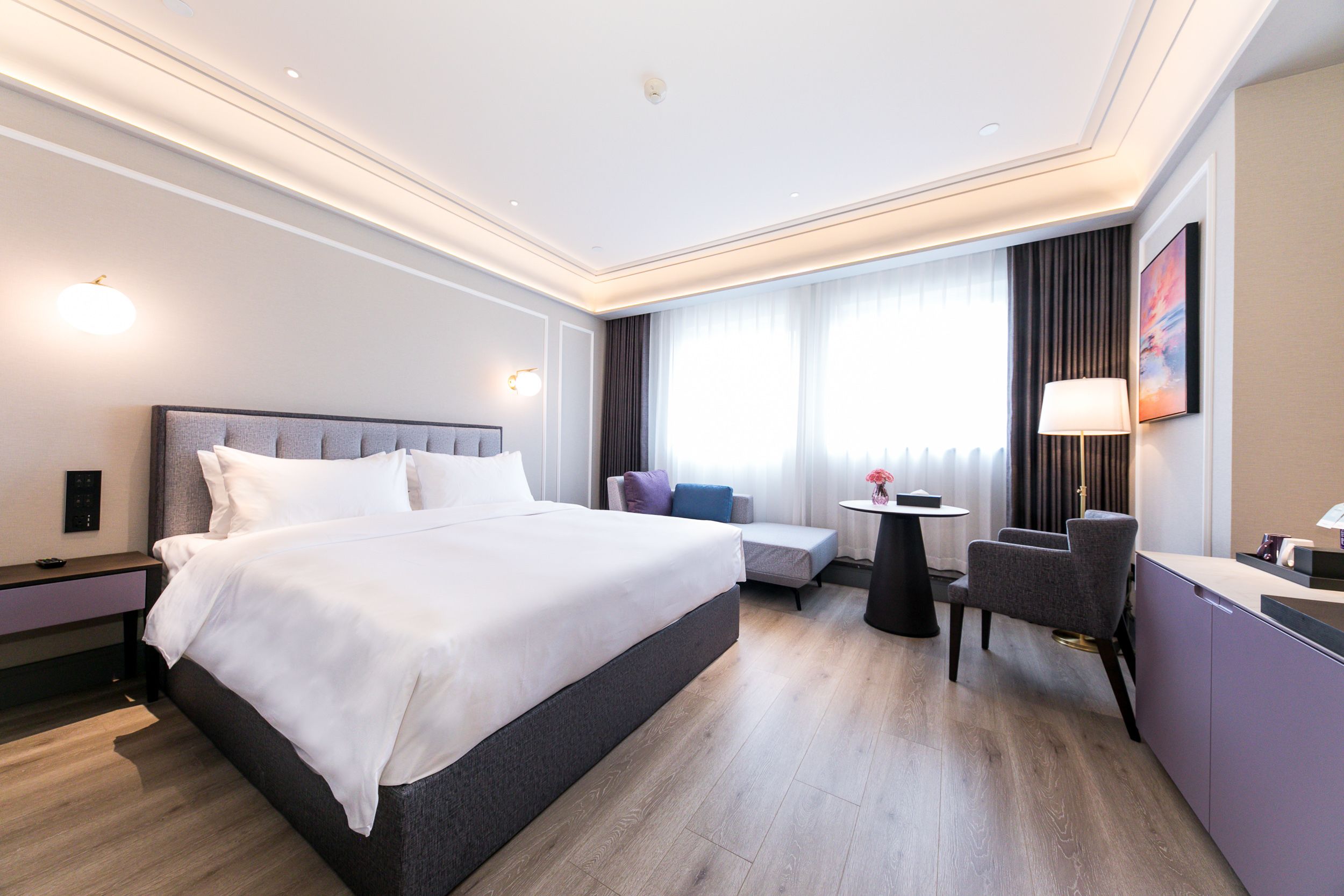 Superior Room, 1 King Bed | In-room safe, blackout drapes, iron/ironing board, bed sheets