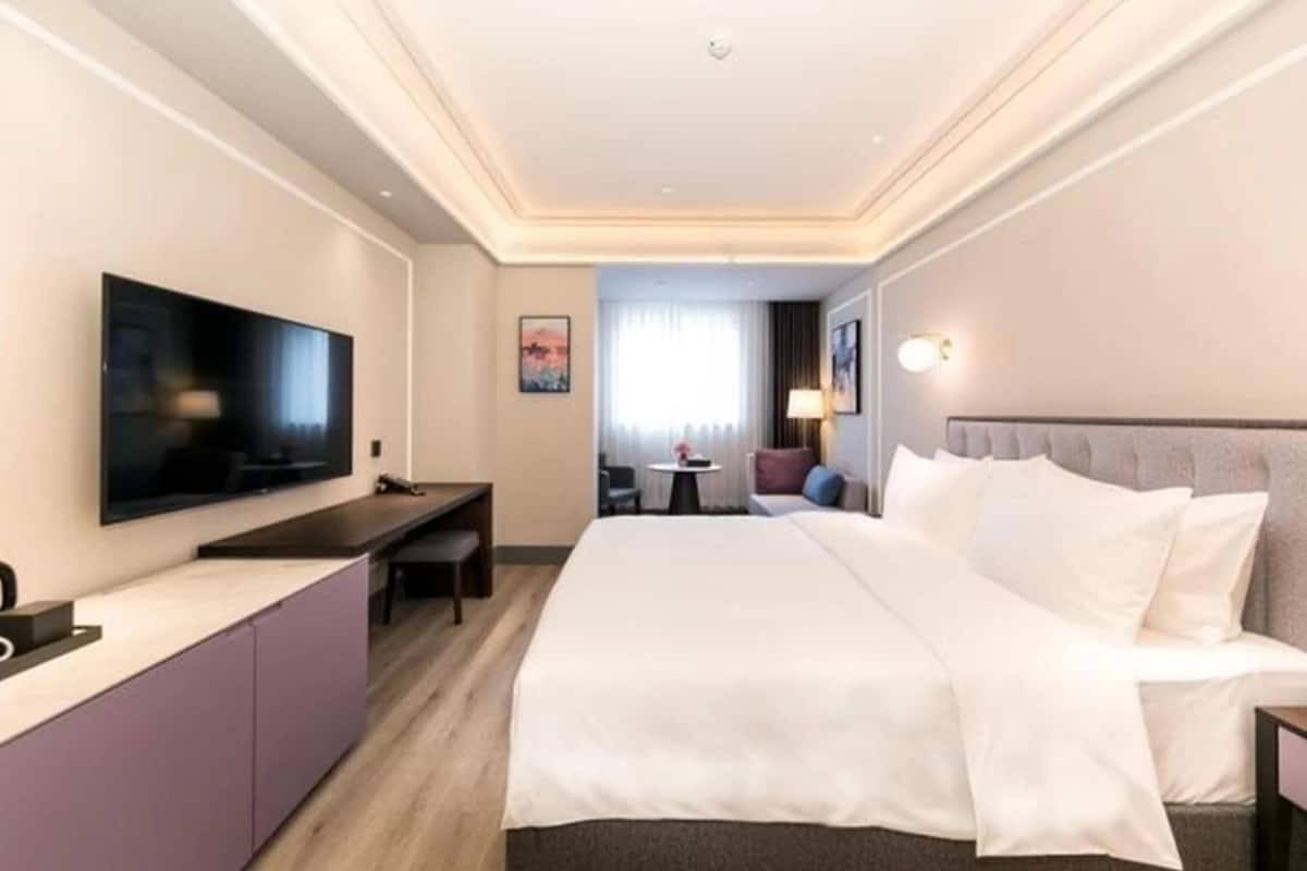 Standard Room, 1 King Bed