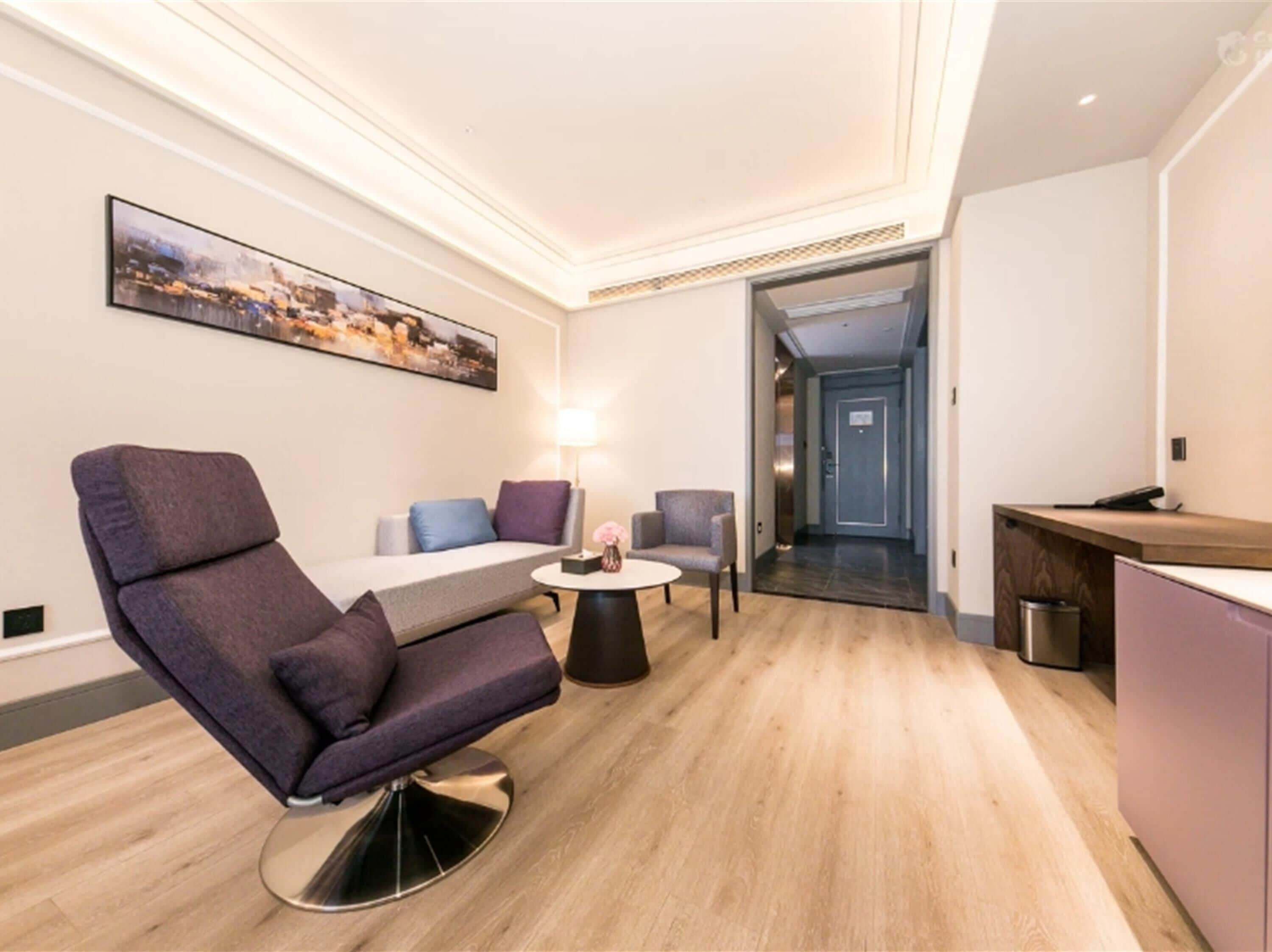 Privilege, Room, 1 King Bed | In-room safe, blackout drapes, iron/ironing board, bed sheets