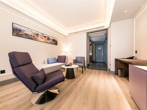 Privilege, Room, 1 King Bed | In-room safe, blackout drapes, iron/ironing board, bed sheets