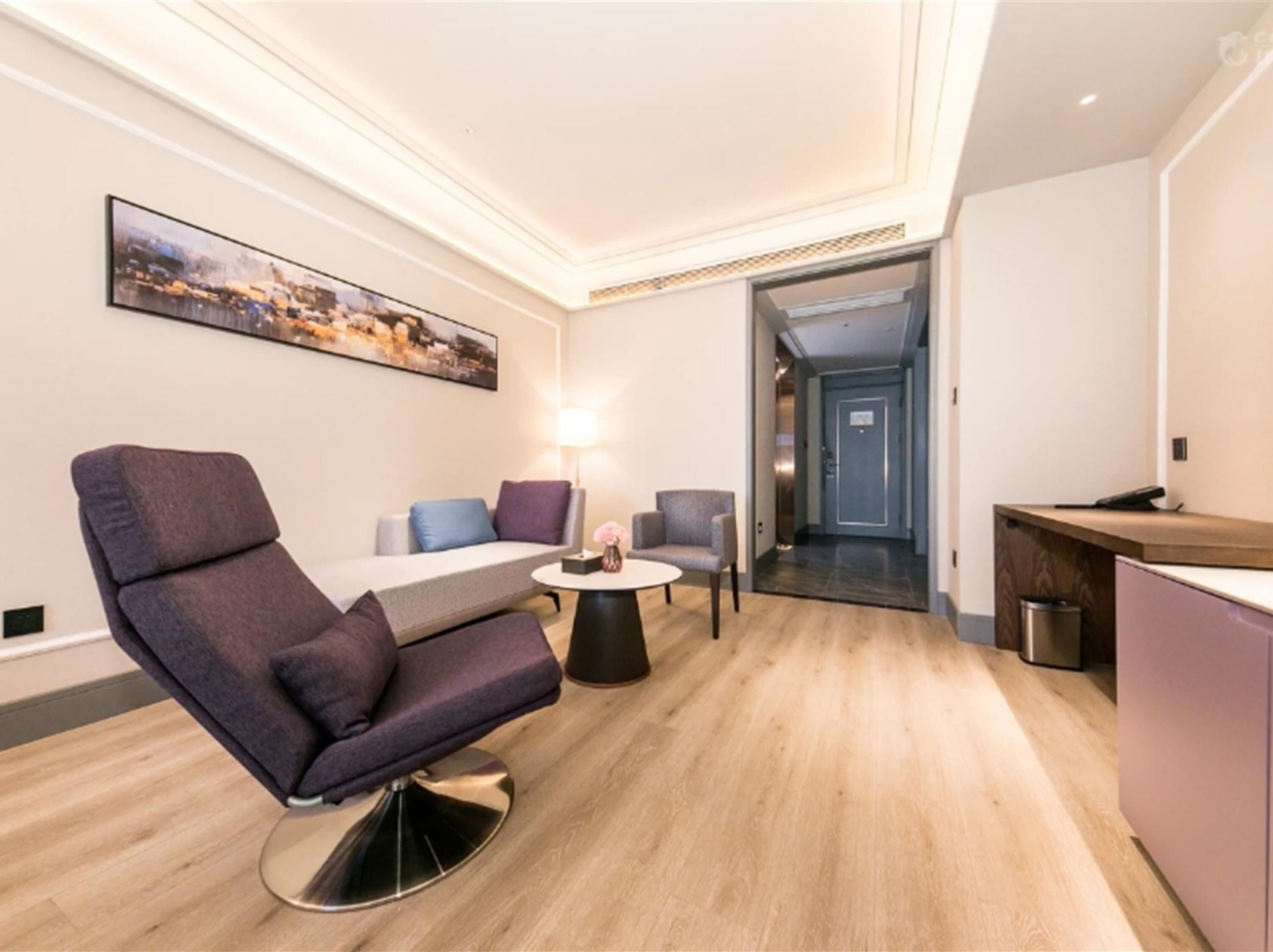 Privilege, Room, 1 King Bed | In-room safe, blackout drapes, iron/ironing board, bed sheets