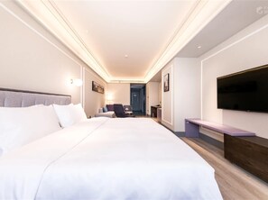 Privilege, Camera, 1 letto king | Minibar con snack e bevande gratuite, una cassaforte in camera