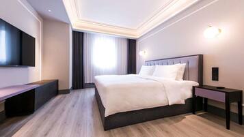 Deluxe kamer, 1 kingsize bed | Een gratis minibar, een kluis op de kamer, een bureau