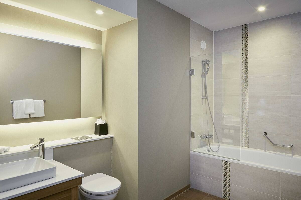 Bathroom | Free toiletries, hair dryer, towels, soap