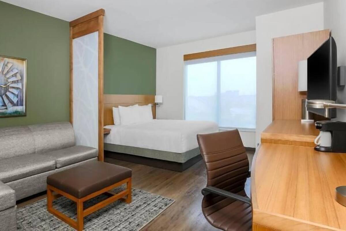 Premium bedding, individually decorated, desk, laptop workspace