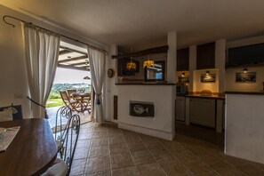 Villa, 2 camere da letto | Cucina privata | Frigorifero con congelatore, microonde, forno, piano cottura