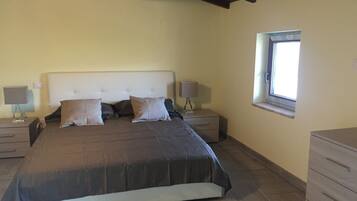 Phòng 3 Deluxe | Bộ đồ giường cao cấp, chăn bông, phòng cách âm