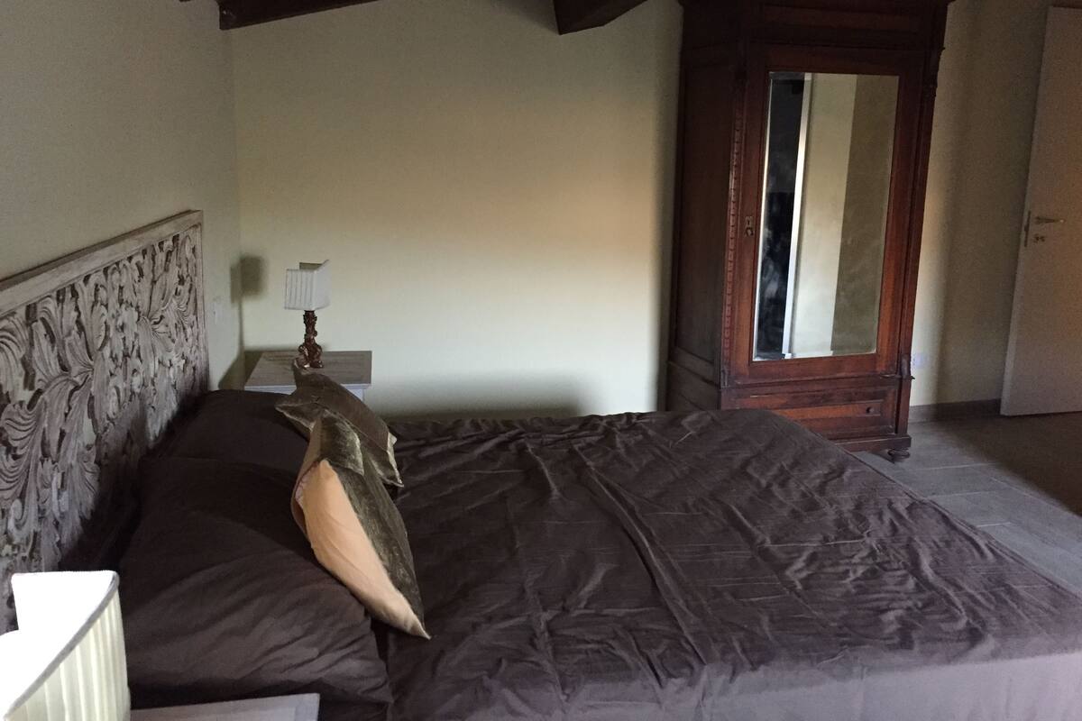 Chambre Confort double | Literie de qualité, couette en duvet, système d’insonorisation