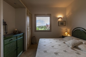 Villa, 3 Bedrooms | 2 bedrooms, iron/ironing board, free WiFi