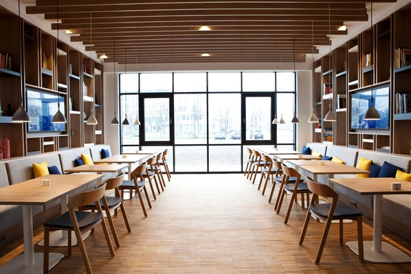 Free daily local cuisine breakfast - Holiday Inn Express Kaiserslautern by IHG (Kaiserslautern)